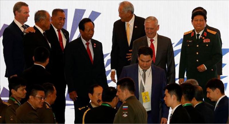 Rusya Savunma Bakanı Şoygu, ABD´li mevkidaşı Mattis´le ilk kez bir araya geldi