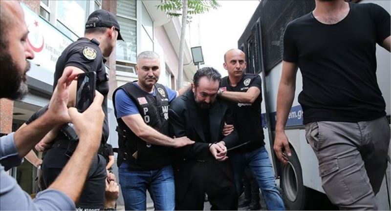 Adnan Oktar: Bütün kadınlara aşığım ama bu Allah aşkı, seks manasında değil