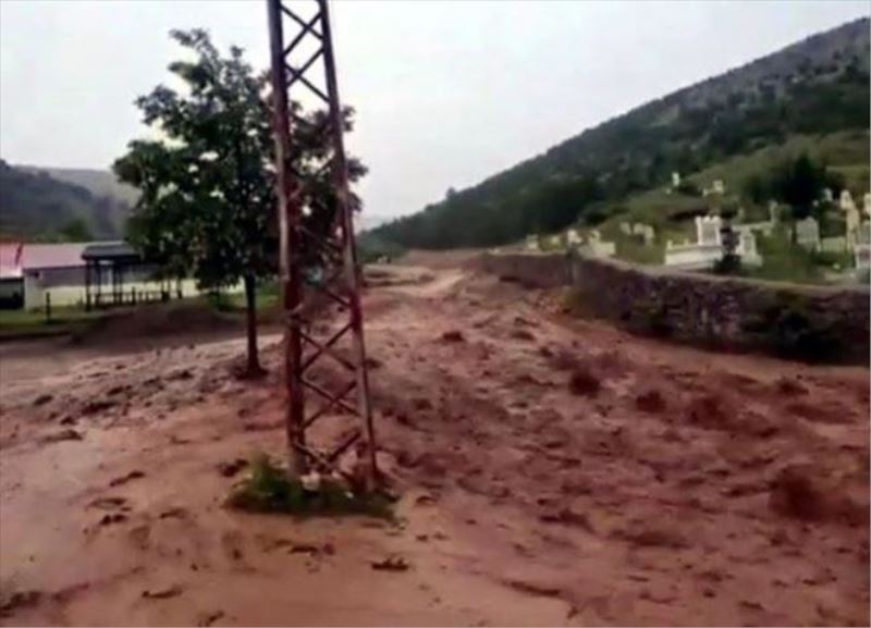 Sağanak birçok kentte hayatı felç etti