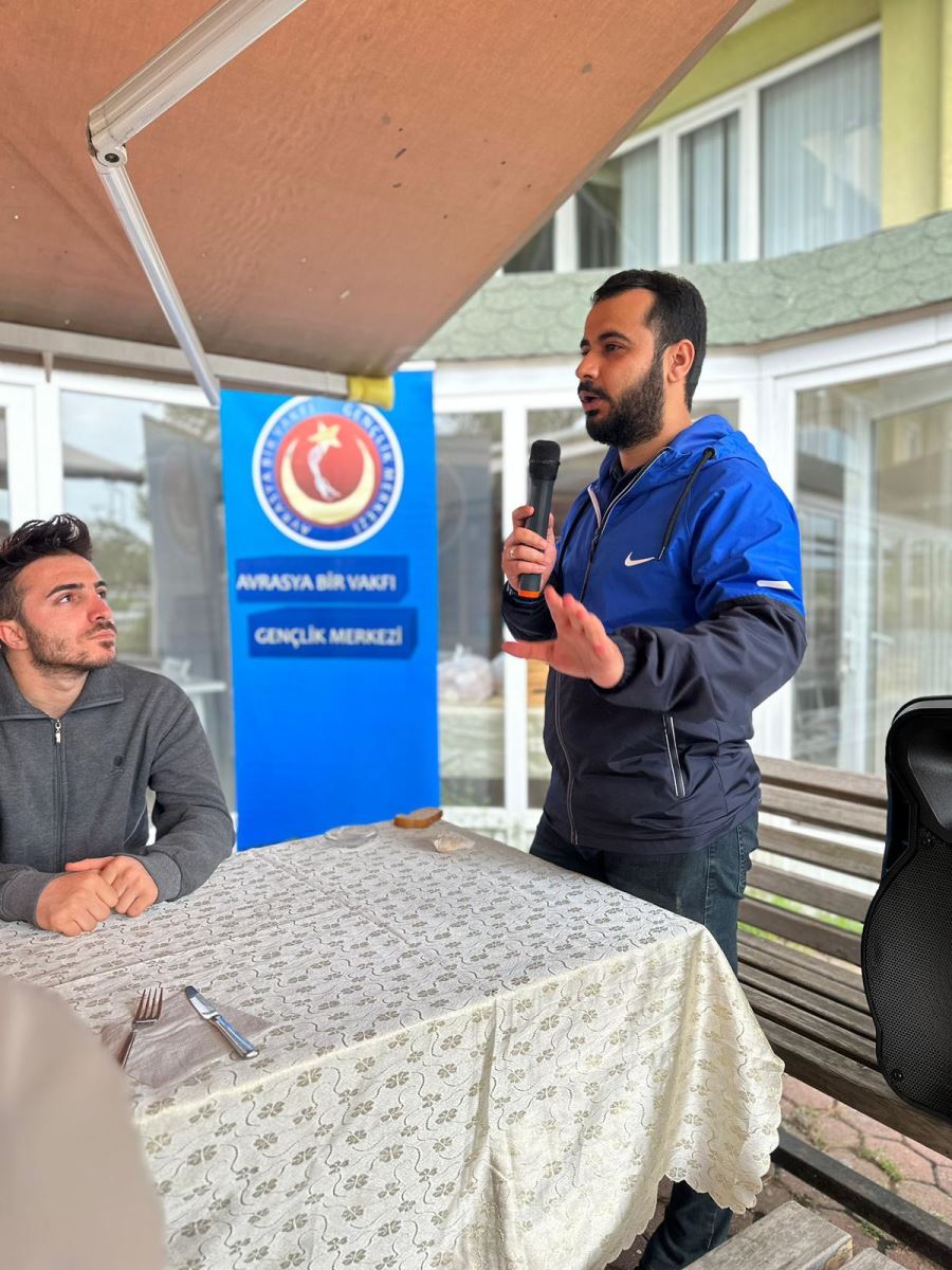 AVRASYALI GENÇLER GENÇLİK BAYRAMINDA MANGALDA BULUŞTU