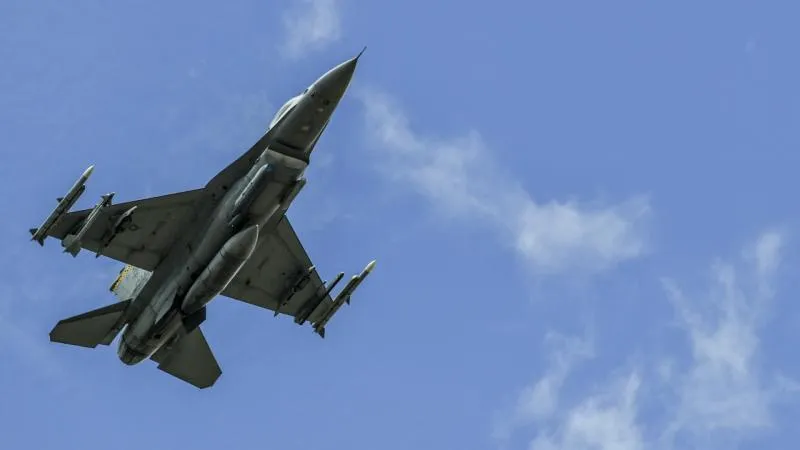 ABD, Ukraynalı pilotlara F-16 eğitimi vermeye başlayacağını açıkladı